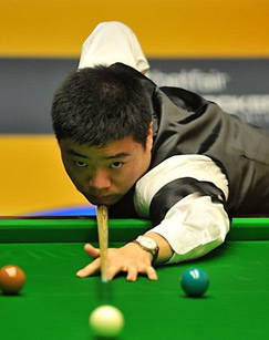 AC米兰在意大利杯1／8决赛中0-1不敌拉齐奥，终结13连胜，遭遇赛季首败。