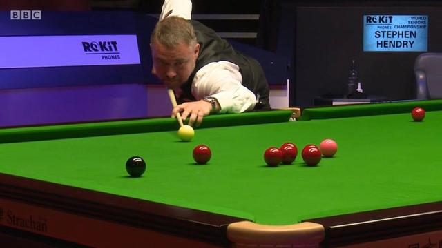 刘璇陪5岁女儿练体操，手持长棍严厉还疲惫，住300平豪宅又大又乱