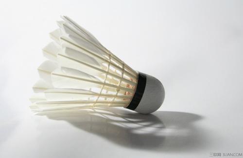 两人传接球，第三人要动 国际米兰这场比赛中有大量的“第三人动” 战术视角