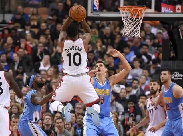 背后的挣扎 背后的挣扎